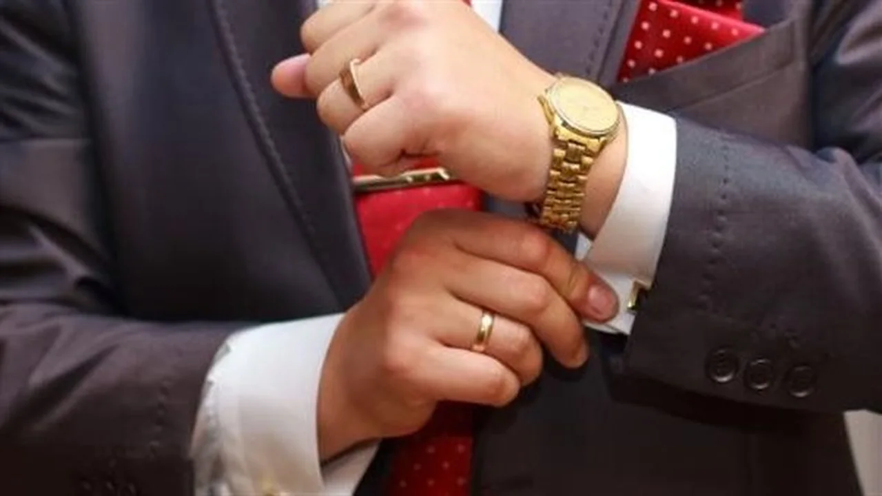 تفسير حلم لبس الذهب للرجل في المنام عند ابن سيرين يكشف بين التحذير والبشارة